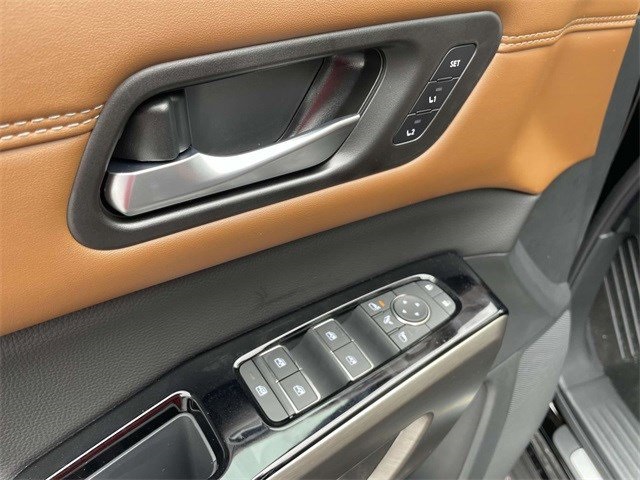 2025 Nissan Pathfinder Platinum photo 14