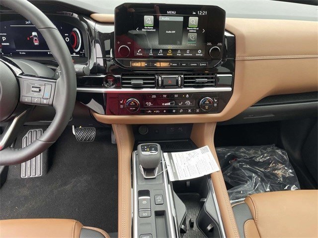 2025 Nissan Pathfinder Platinum photo 17