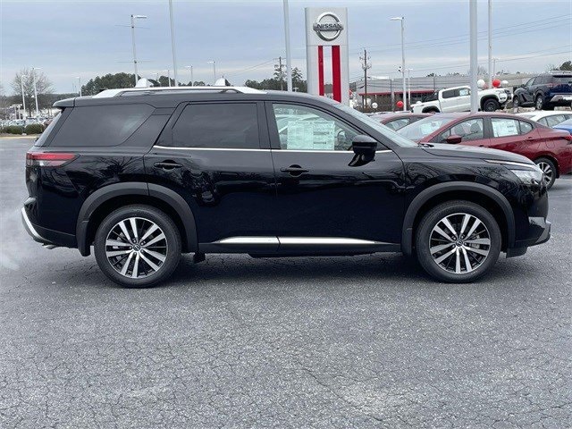 2025 Nissan Pathfinder Platinum photo 4