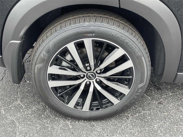 2025 Nissan Pathfinder Platinum photo 5