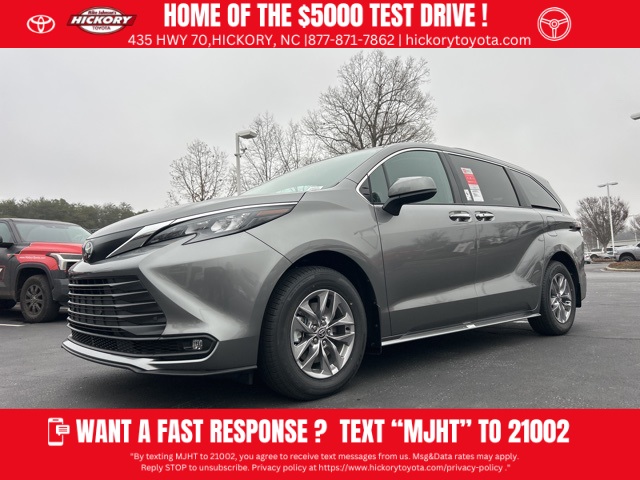 2026 Toyota Sienna XLE's photo