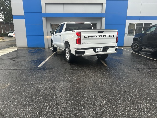 2021 Summit White Chevrolet Silverado 1500 Custom 4X4 Truck