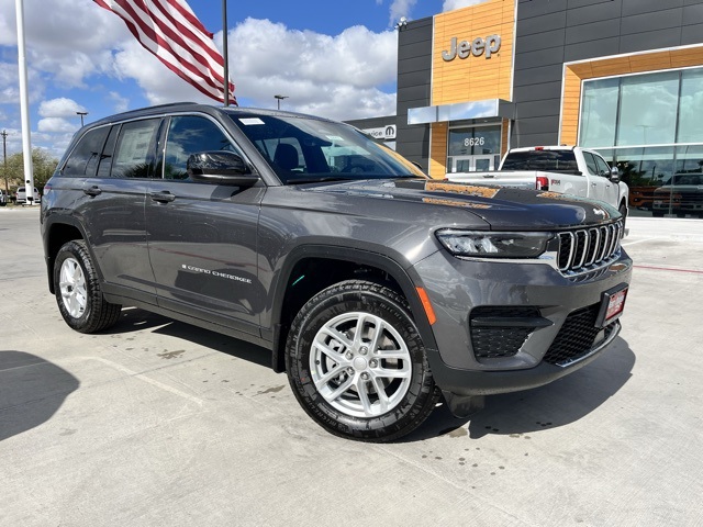 2025 Jeep Grand Cherokee Laredo's photo