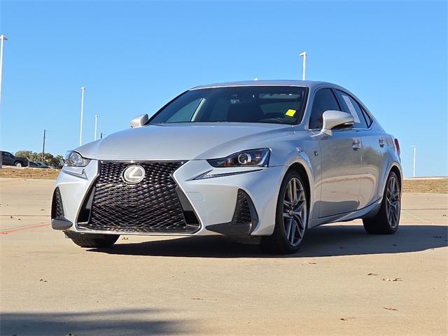 2017 Lexus IS 350 photo 3