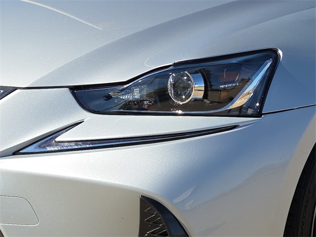 2017 Lexus IS 350 photo 4