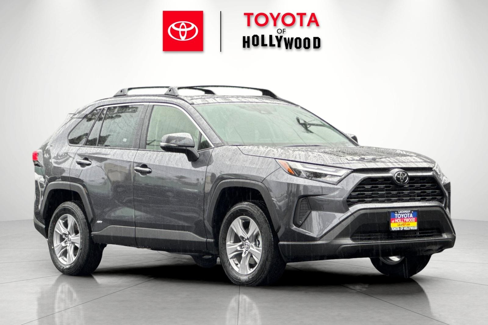 2025 Toyota RAV4 XLE's photo