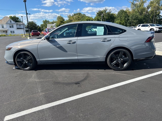 2025 Honda Accord Hybrid Sport-L photo 9