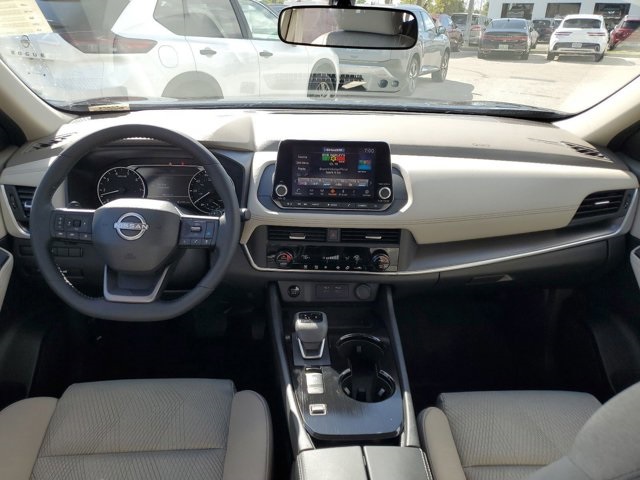 2025 White Nissan Rogue SV FWD SUV