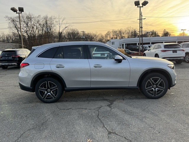 2026 Mercedes Benz GLC 300 4MATIC photo 2