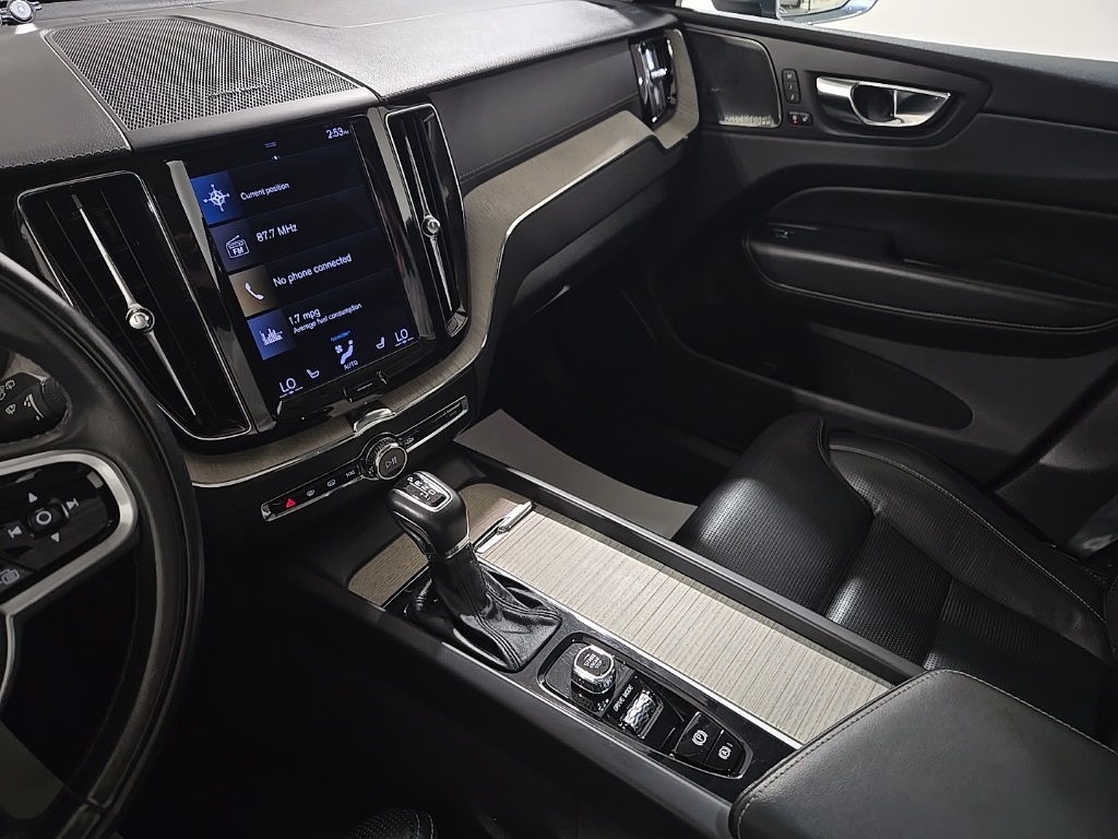 2021 Volvo XC60 T5 Inscription photo 13