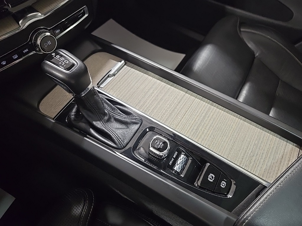 2021 Volvo XC60 T5 Inscription photo 14