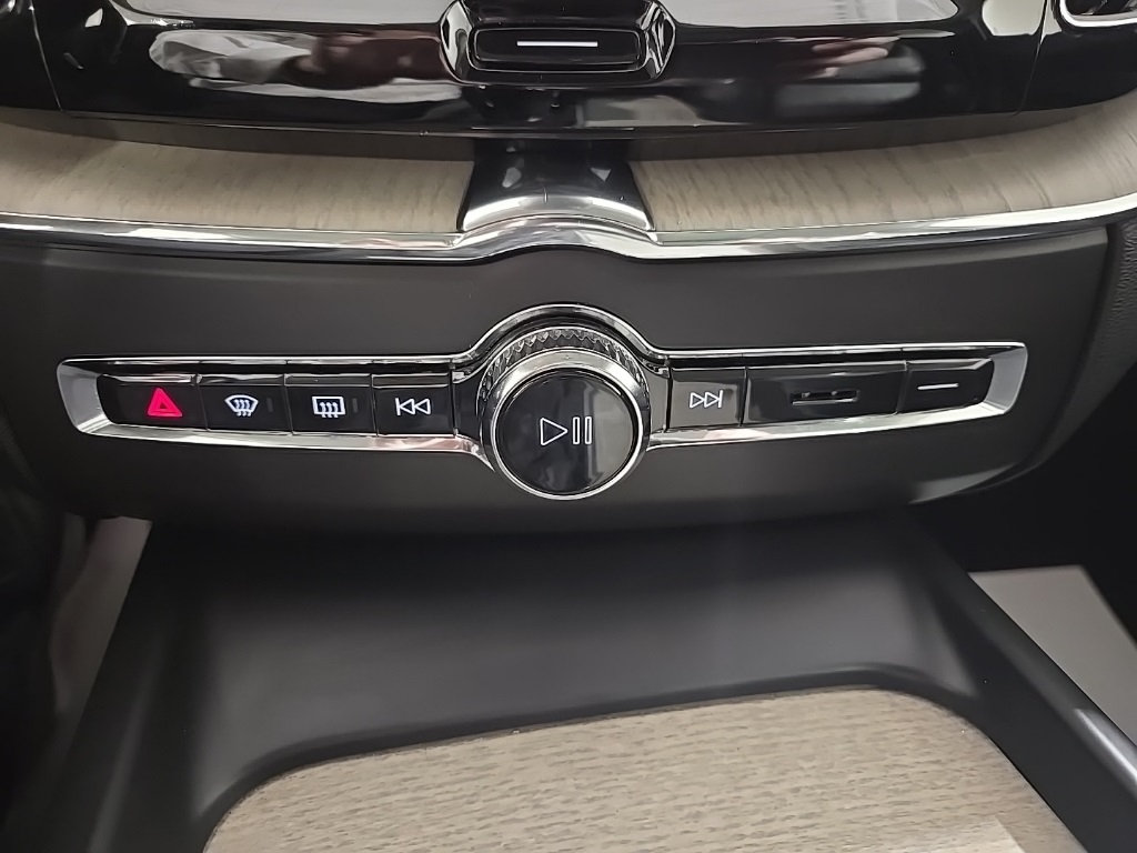 2021 Volvo XC60 T5 Inscription photo 17