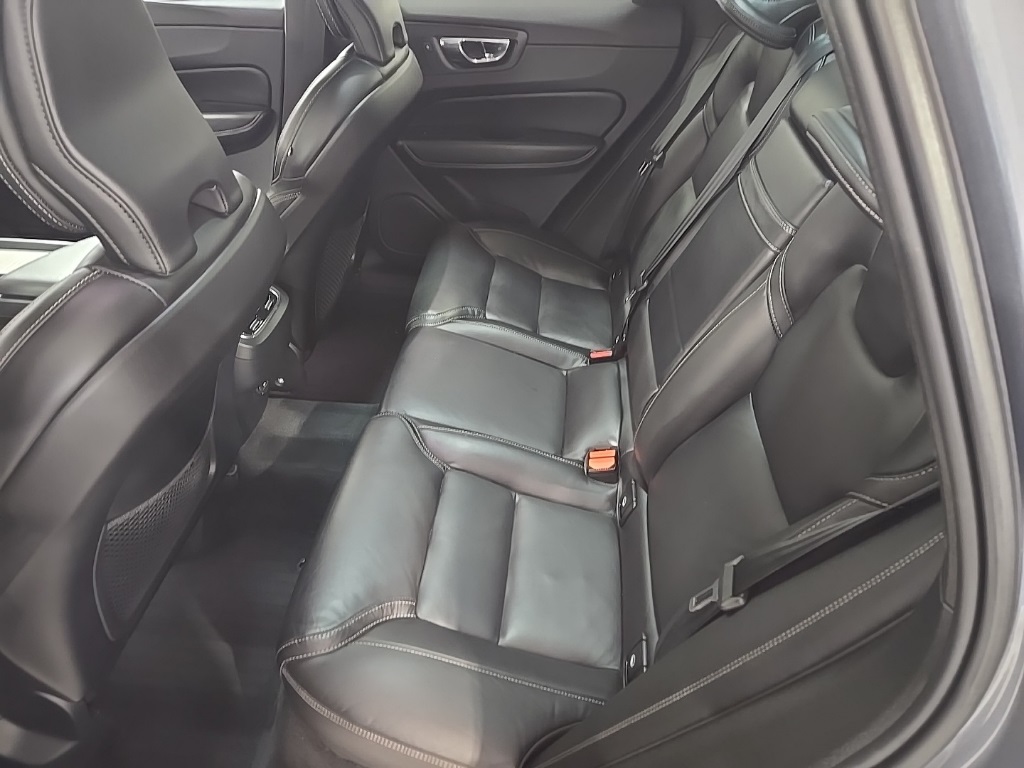 2021 Volvo XC60 T5 Inscription photo 23