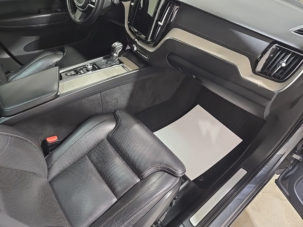2021 Volvo XC60 T5 Inscription photo 24
