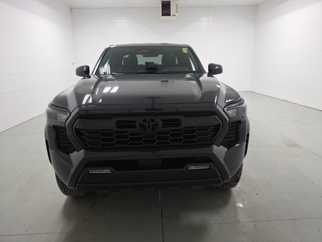 2025 Toyota Tacoma TRD Off-Road Double Cab photo 2