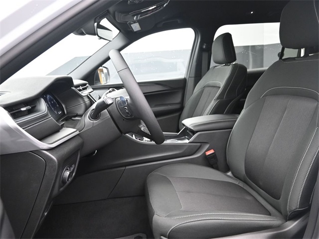 new 2025 Jeep Grand Cherokee L car, priced at $39,564