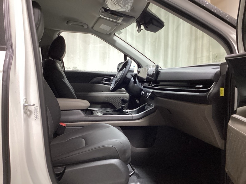 New 2026 Kia Carnival Van