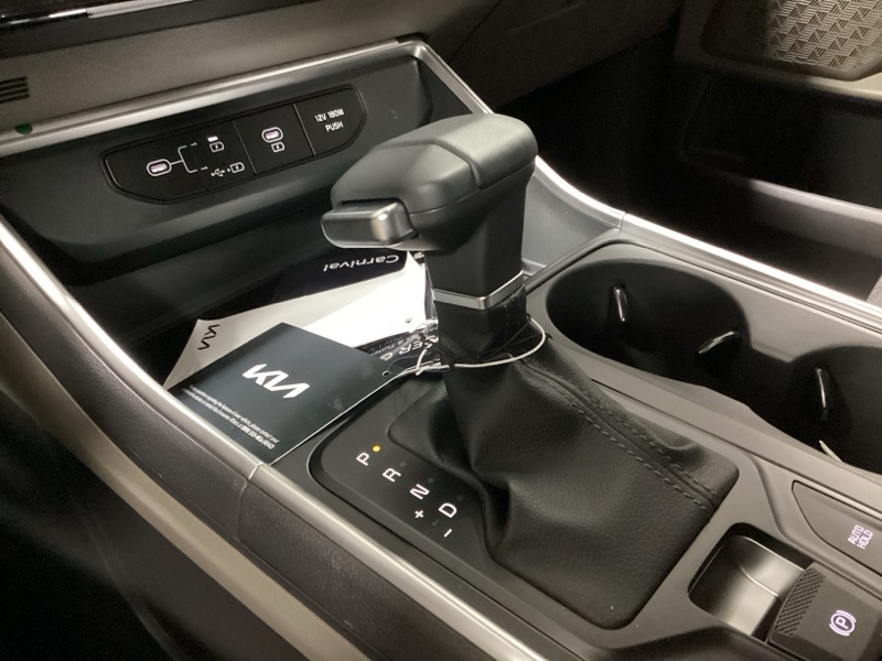 New 2026 Kia Carnival Van