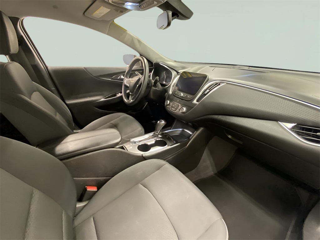 2016 Chevrolet Malibu 1LT photo 2