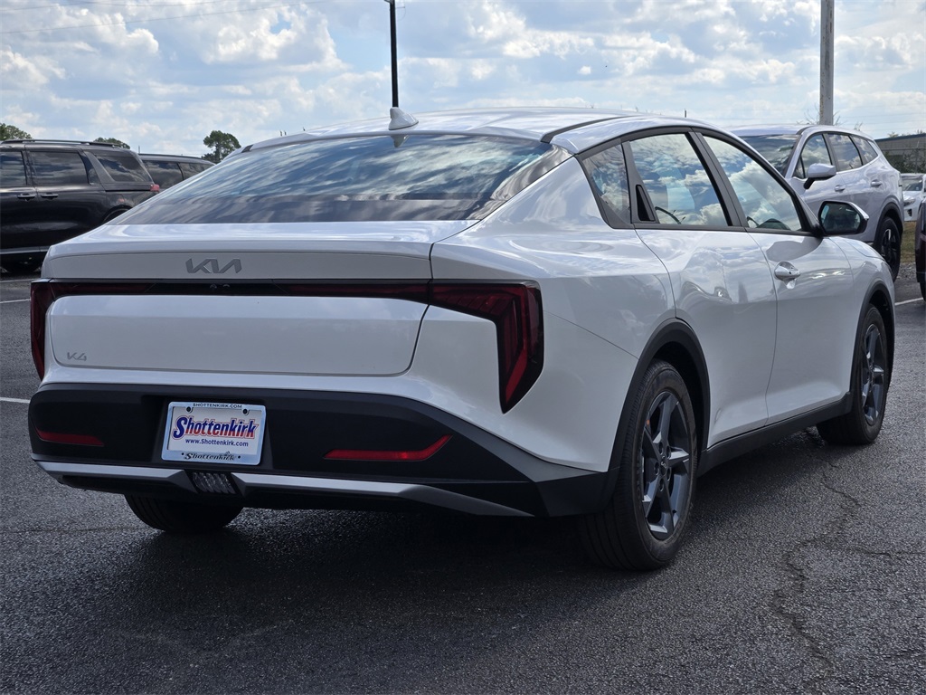 2025 Kia K4 LXS photo 2