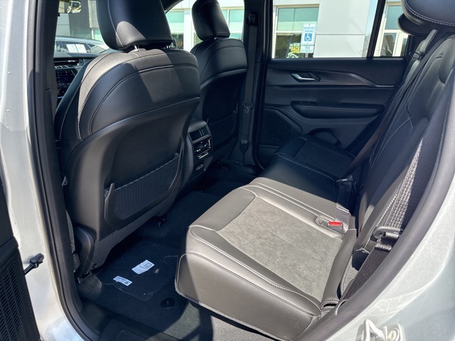 2025 Jeep Grand Cherokee Altitude photo 9