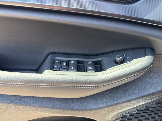2025 Jeep Grand Cherokee Altitude photo 12