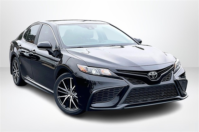 2023 Toyota Camry SE's photo