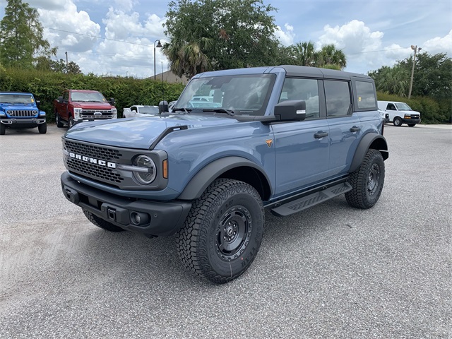 2025 Azure Gray Metallic Tri-Coat Ford Bronco Badlands 4X4 SUV