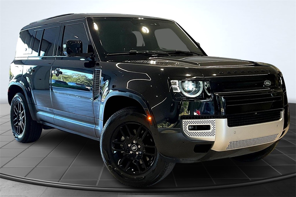 2024 Land Rover Defender S's photo