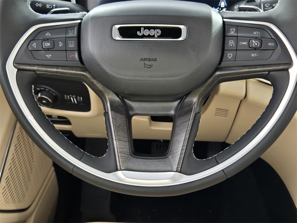 new 2025 Jeep Grand Cherokee car, priced at $38,425