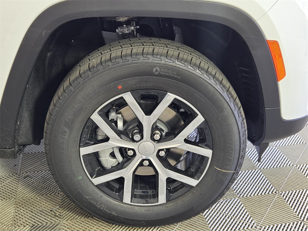 new 2025 Jeep Grand Cherokee car, priced at $38,425