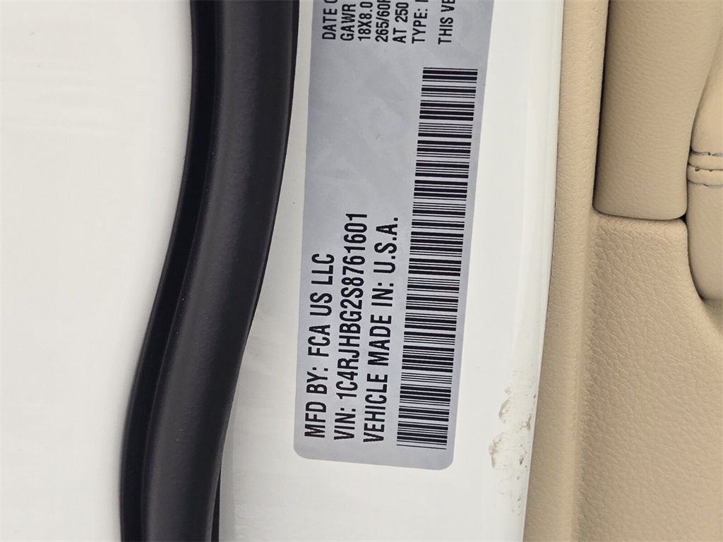 new 2025 Jeep Grand Cherokee car, priced at $38,425