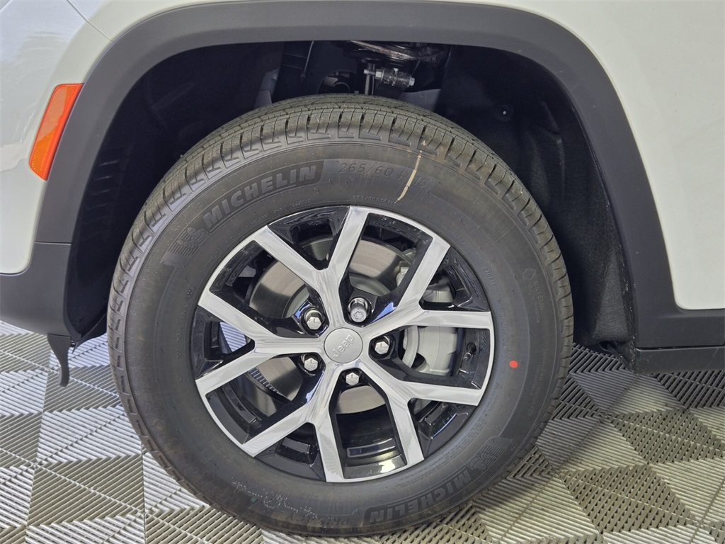 new 2025 Jeep Grand Cherokee car, priced at $38,425