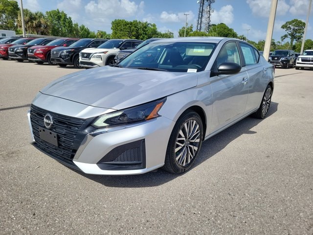 2024 Brilliant Silver Metallic Nissan Altima 2.5 SV FWD Sedan