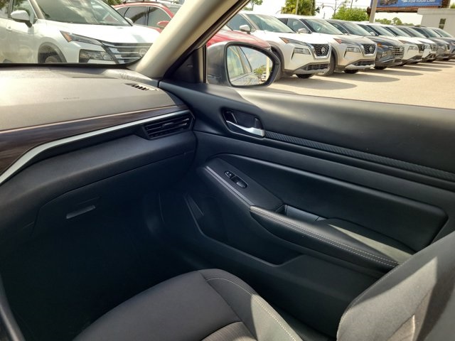 2024 Brilliant Silver Metallic Nissan Altima 2.5 SV FWD Sedan