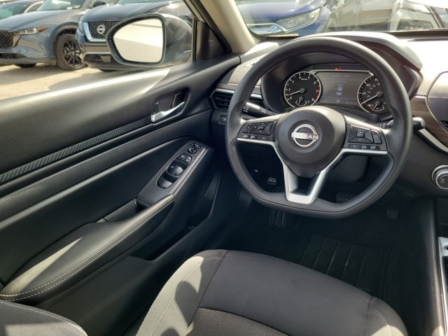 2024 Brilliant Silver Metallic Nissan Altima 2.5 SV FWD Sedan