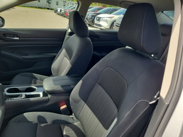 2024 Brilliant Silver Metallic Nissan Altima 2.5 SV FWD Sedan