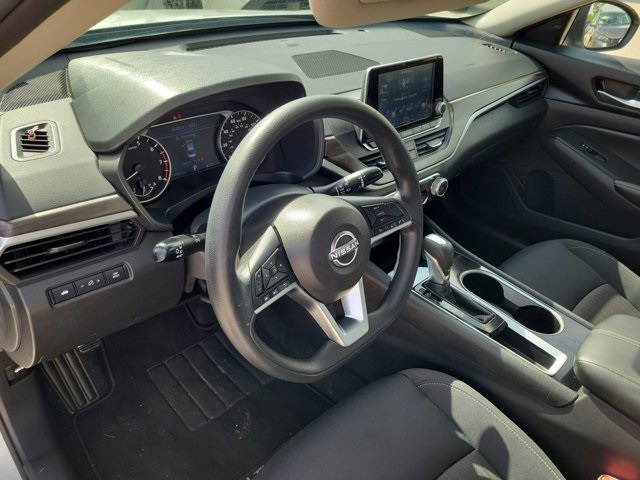 2024 Brilliant Silver Metallic Nissan Altima 2.5 SV FWD Sedan