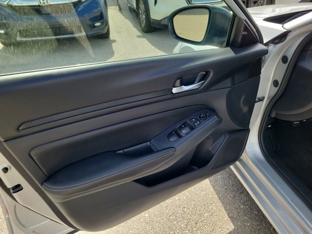 2024 Brilliant Silver Metallic Nissan Altima 2.5 SV FWD Sedan