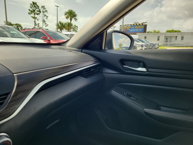 2024 Brilliant Silver Metallic Nissan Altima 2.5 SV FWD Sedan