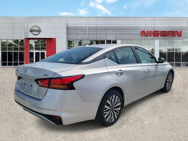 2024 Brilliant Silver Metallic Nissan Altima 2.5 SV FWD Sedan