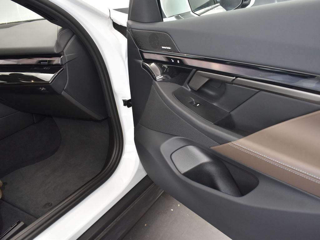 2024 Mineral White Metallic BMW 5 Series 540i xDrive AWD Sedan