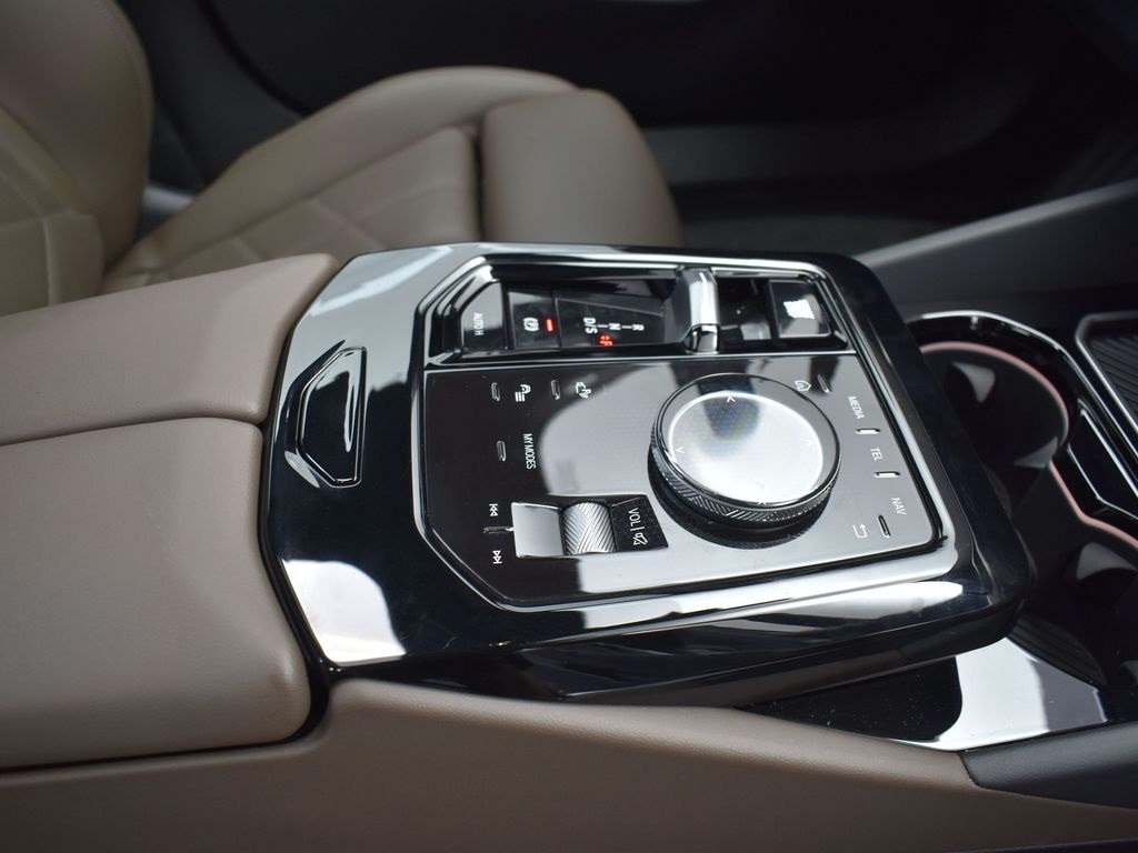 2024 Mineral White Metallic BMW 5 Series 540i xDrive AWD Sedan
