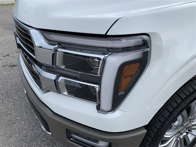 2025 Star White Metallic Tri-Coat Ford F-150 King Ranch 4X4 Truck
