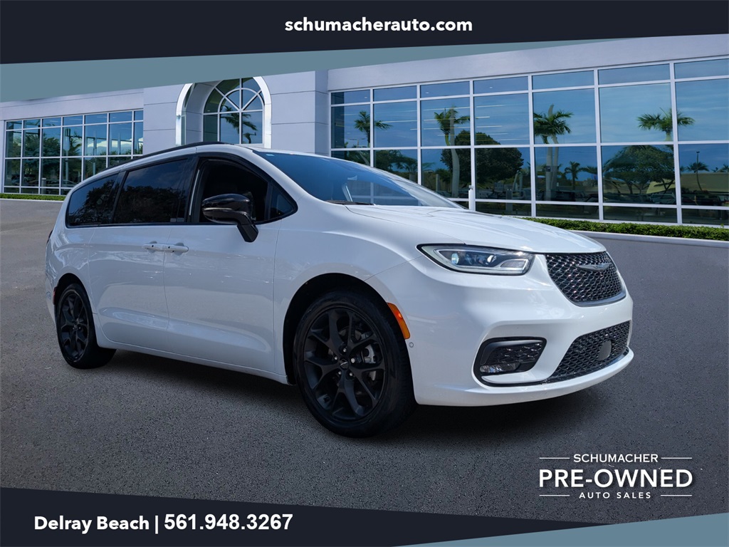 used 2024 Chrysler Pacifica car, priced at $25,998