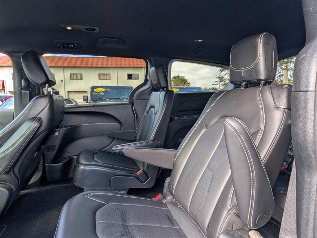 used 2024 Chrysler Pacifica car, priced at $25,998