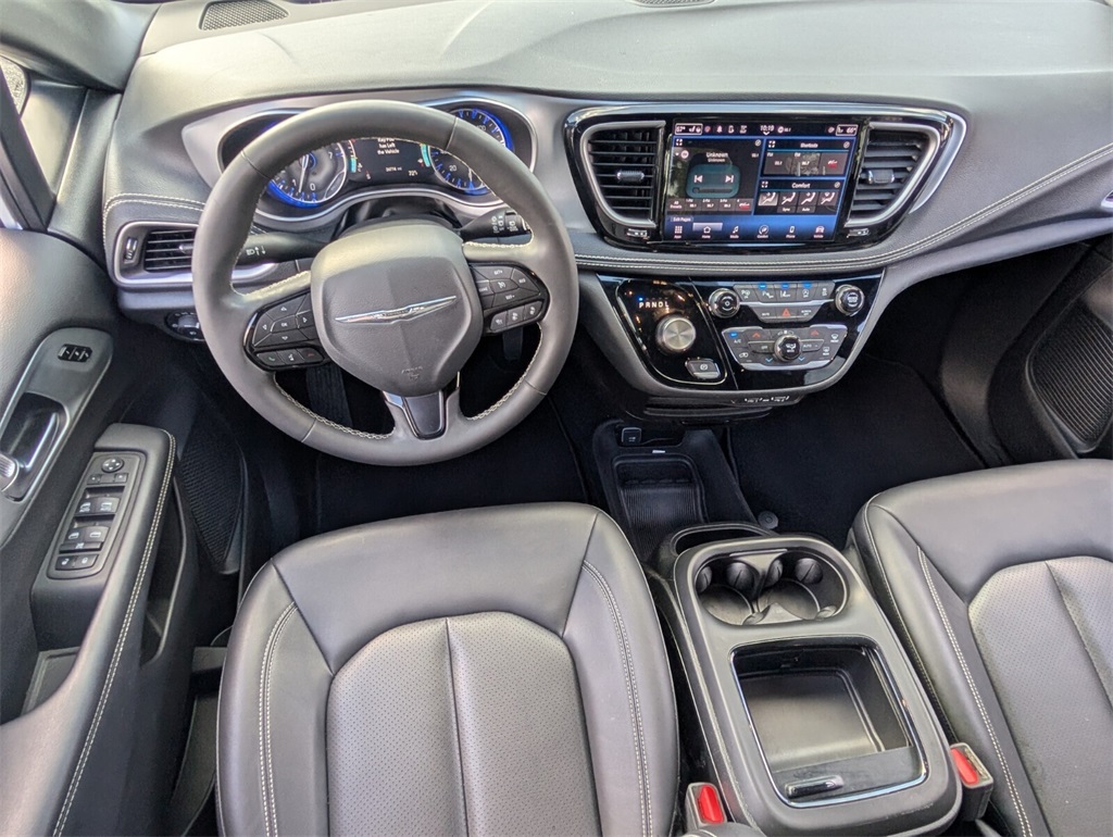 used 2024 Chrysler Pacifica car, priced at $25,998