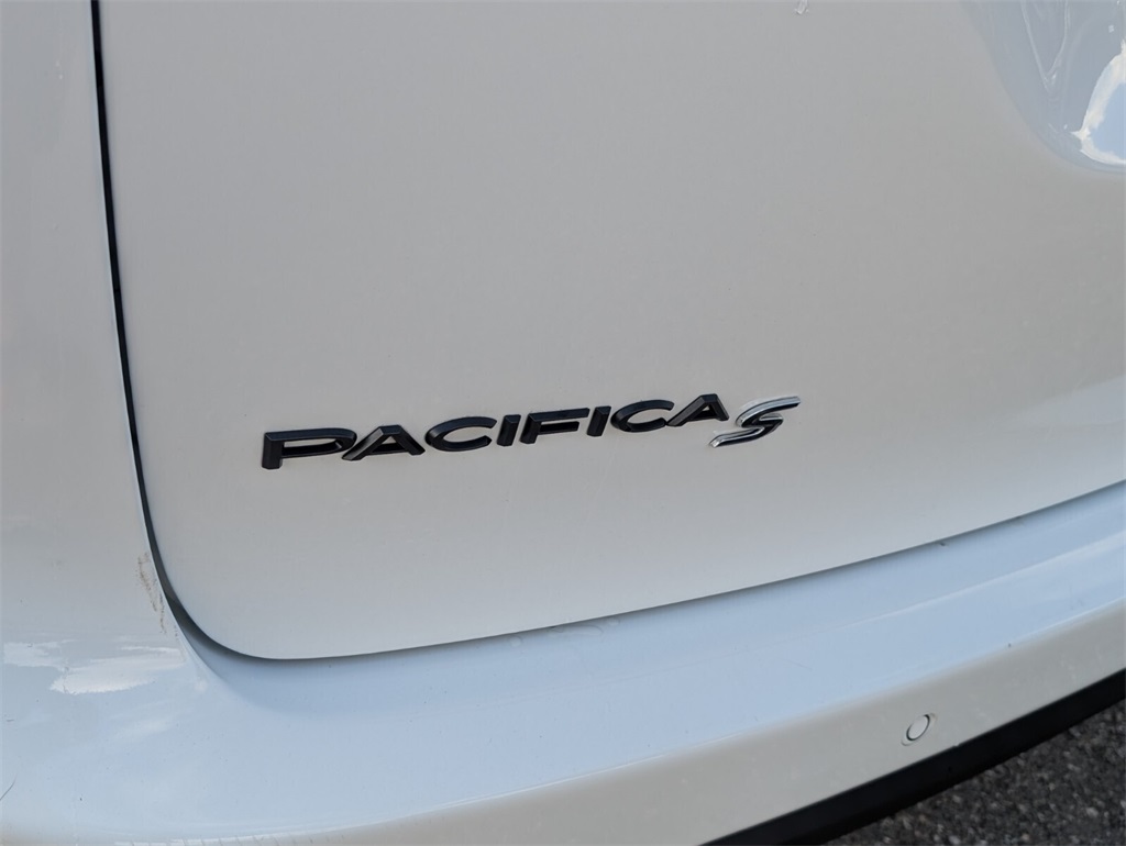 used 2024 Chrysler Pacifica car, priced at $25,998