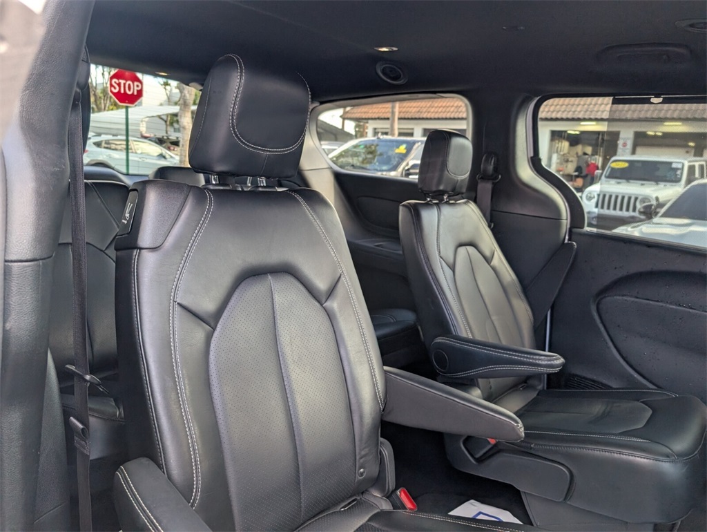 used 2024 Chrysler Pacifica car, priced at $25,998