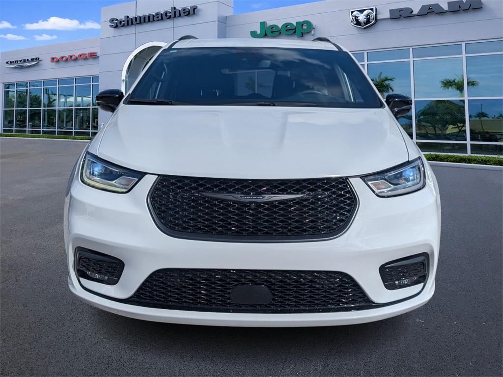 used 2024 Chrysler Pacifica car, priced at $25,998